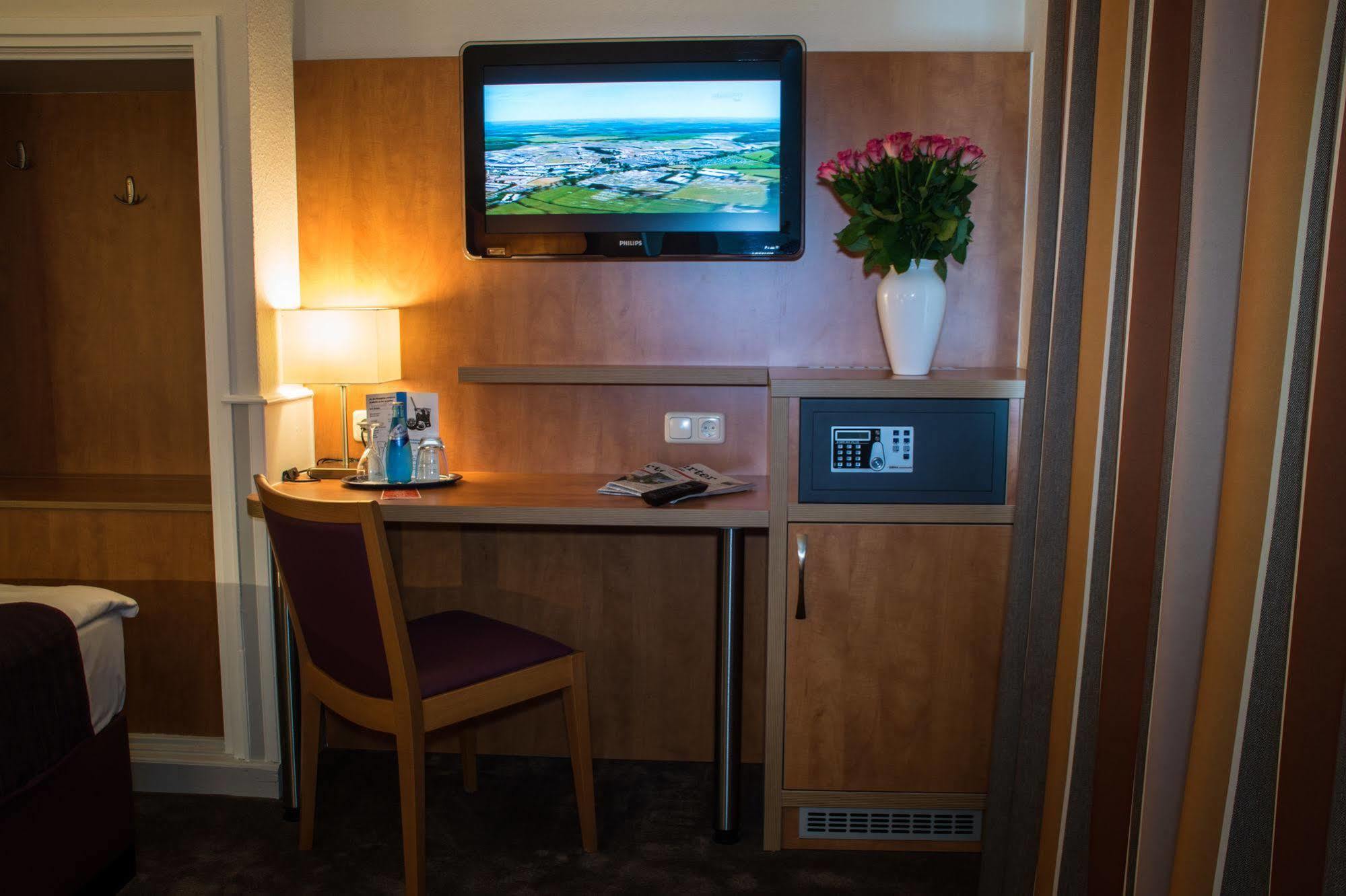 Hotel Niederrad Франкфурт на Майн Екстериор снимка